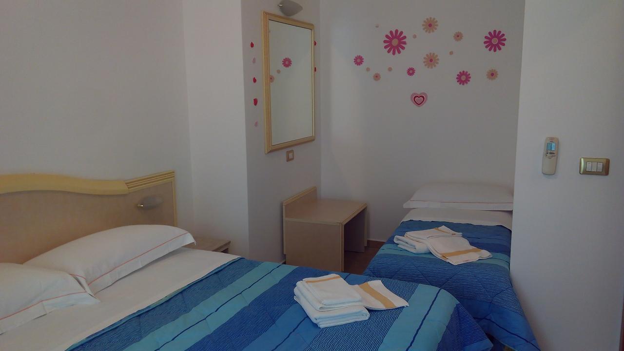 里米尼Residenza Melucci公寓式酒店 外观 照片